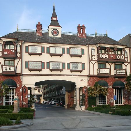 Anaheim Camelot Inn & Suites ภายนอก รูปภาพ