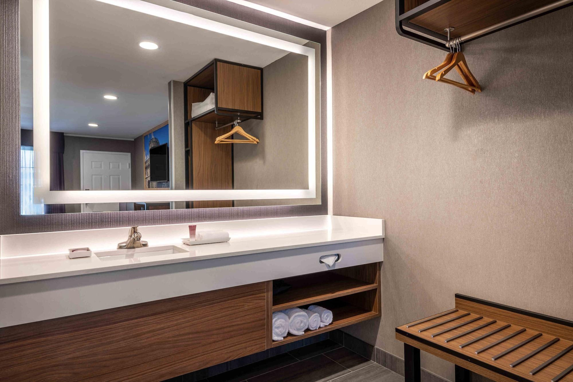 Anaheim Camelot Inn & Suites ภายนอก รูปภาพ