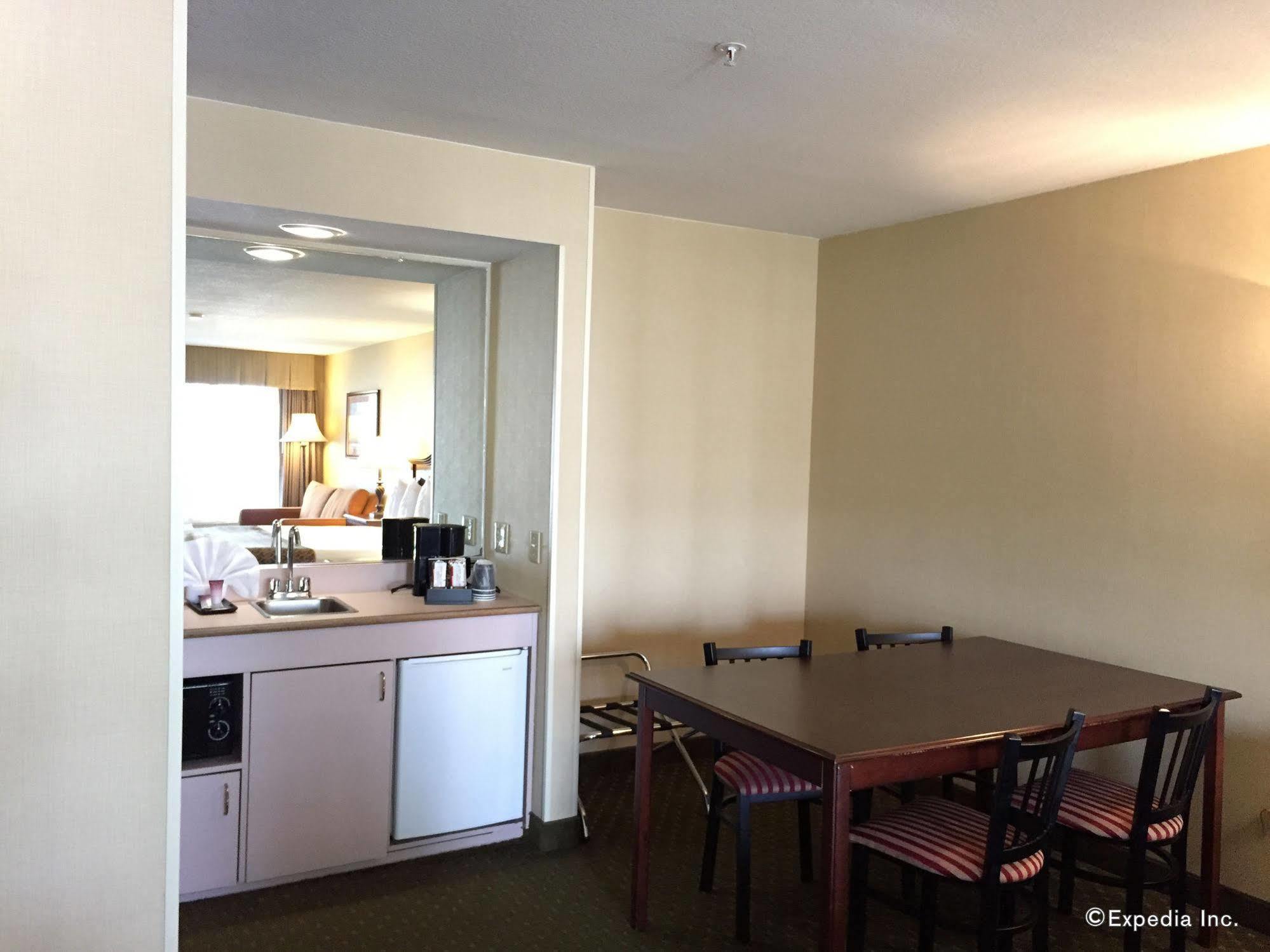 Anaheim Camelot Inn & Suites ภายนอก รูปภาพ