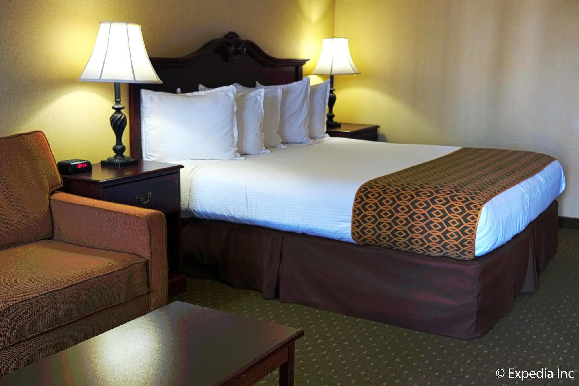 Anaheim Camelot Inn & Suites ภายนอก รูปภาพ
