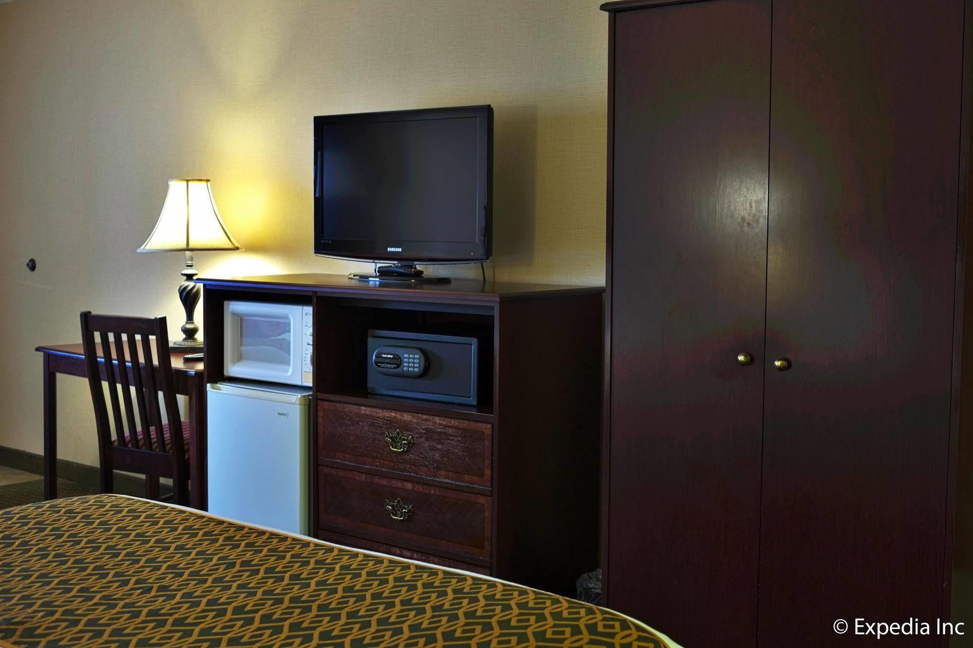 Anaheim Camelot Inn & Suites ภายนอก รูปภาพ