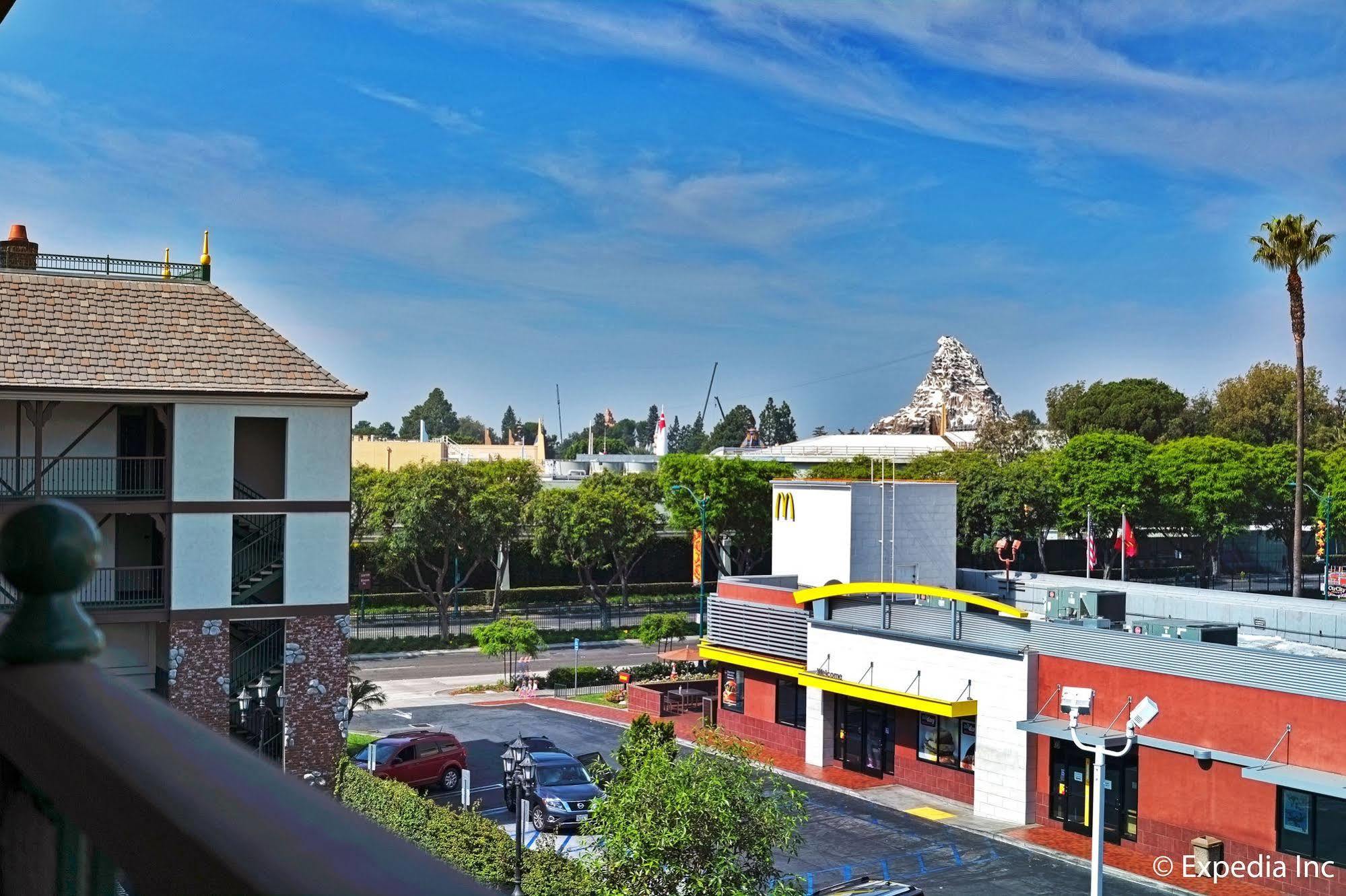 Anaheim Camelot Inn & Suites ภายนอก รูปภาพ