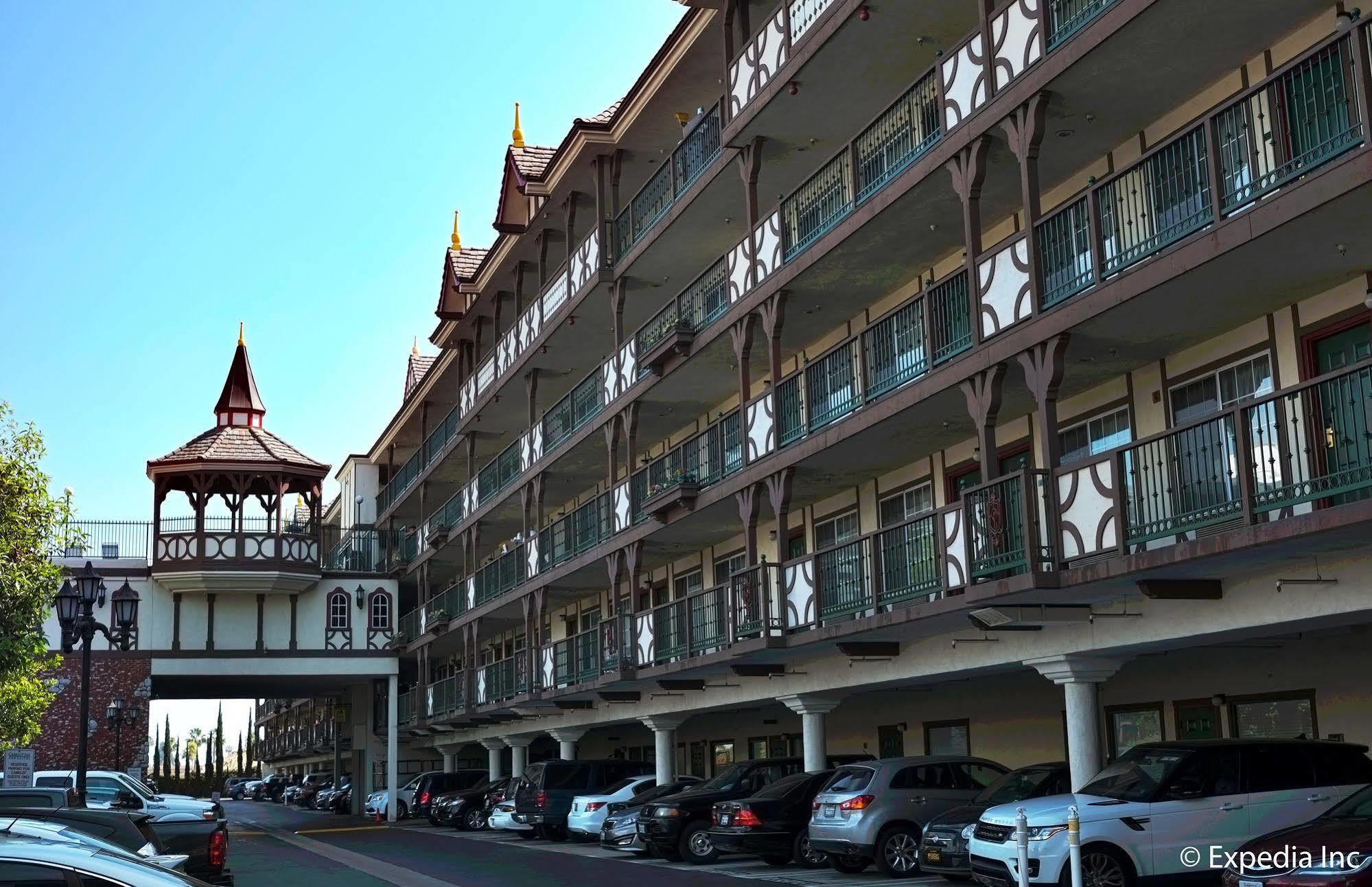 Anaheim Camelot Inn & Suites ภายนอก รูปภาพ