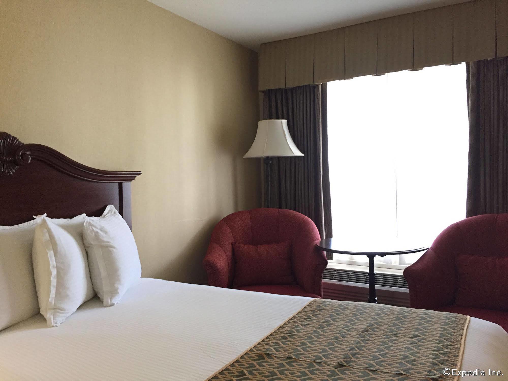 Anaheim Camelot Inn & Suites ภายนอก รูปภาพ