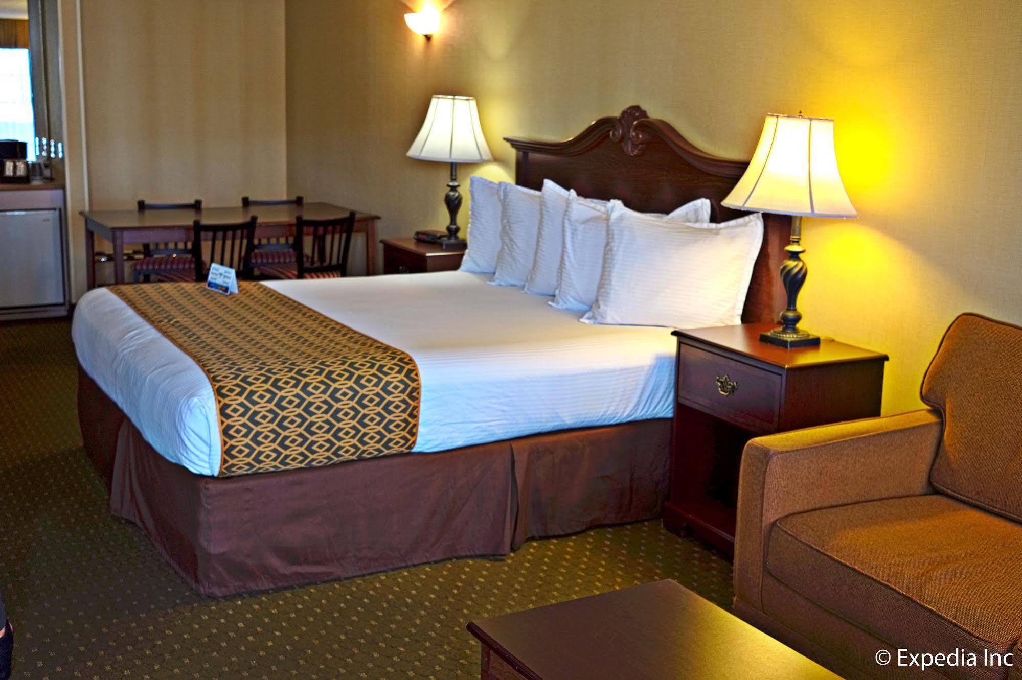 Anaheim Camelot Inn & Suites ภายนอก รูปภาพ