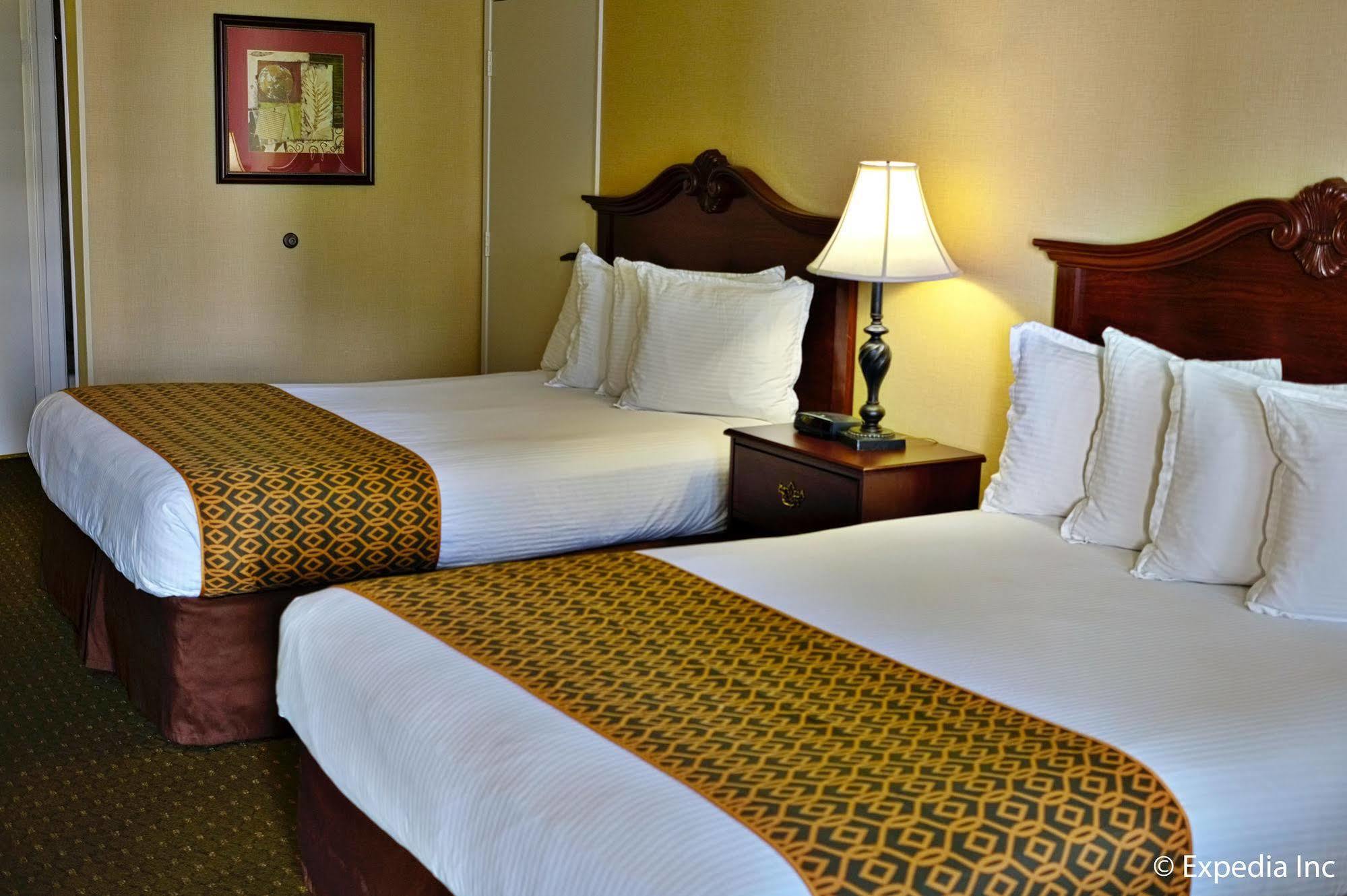 Anaheim Camelot Inn & Suites ภายนอก รูปภาพ