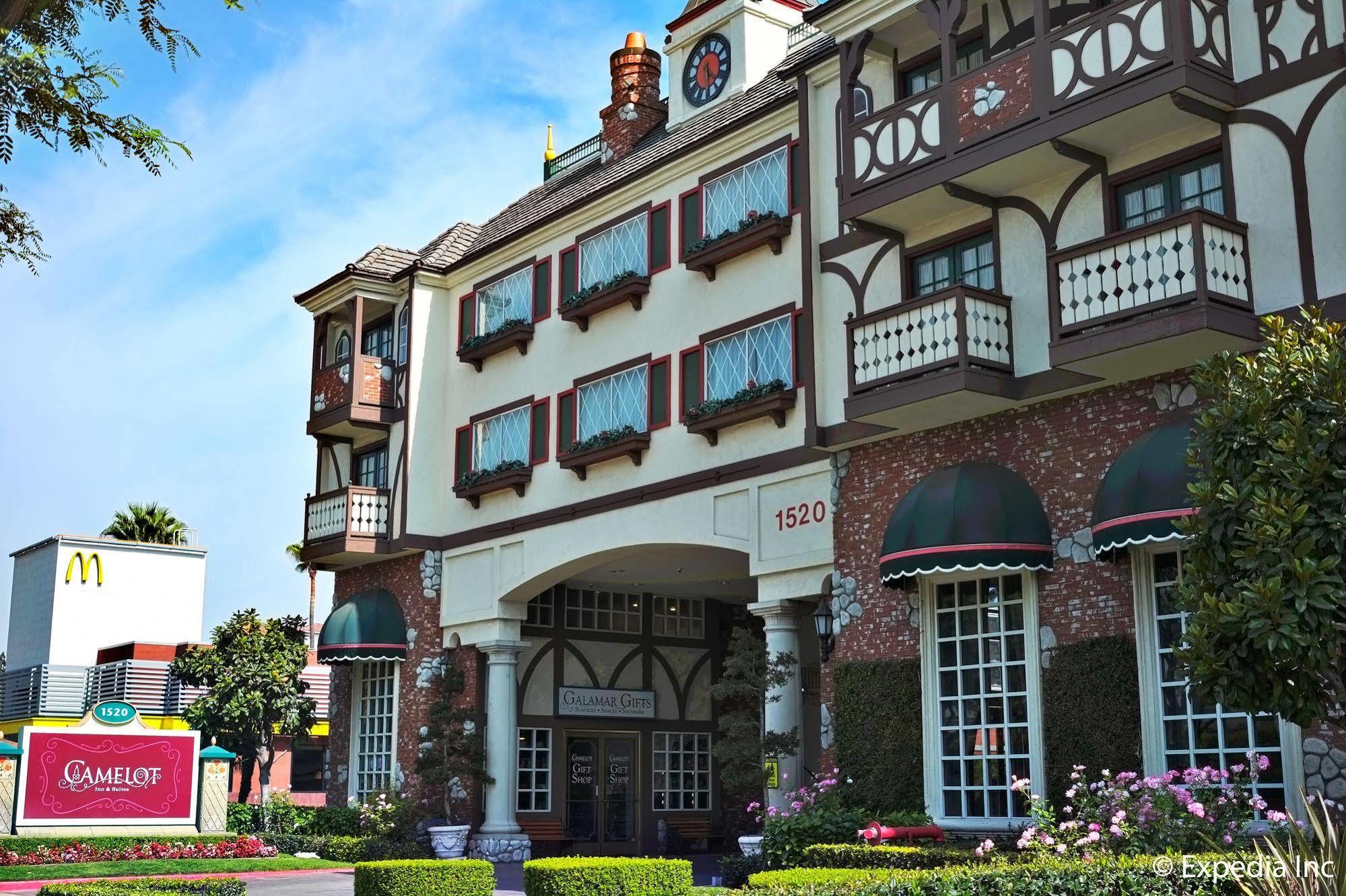 Anaheim Camelot Inn & Suites ภายนอก รูปภาพ