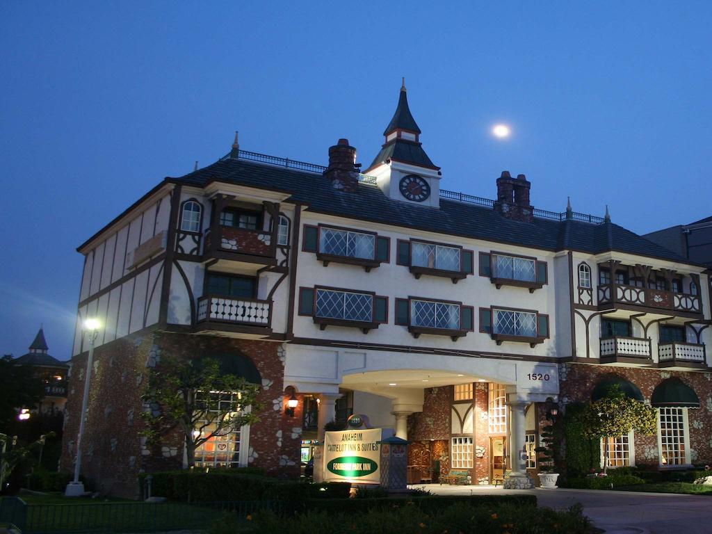 Anaheim Camelot Inn & Suites ภายนอก รูปภาพ