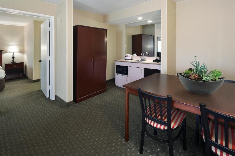 Anaheim Camelot Inn & Suites ภายนอก รูปภาพ